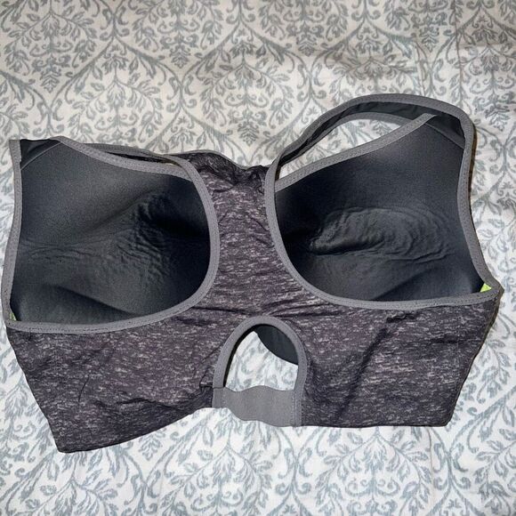 Nike dry fit sports bra grey size 32D - Picture 3 of 4